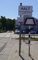 Eine sogenannte nicht-technische ESTW-Schnittstelle an der Hafenbahn Greifswald (leider im Gegenlicht).