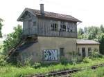 Ehemaliges Fahrdienstleiterstellwerk in Kirchheim (Neckar).Damals war die Betriebsstelle noch keine Haltestelle wie heute.