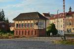 Das Stellwerk W1 ist das größte Stellwerk in Haldensleben. Neben 2 Bahnübergängen ist er für die komplette Ein und Ausfahrbereich Richtung Magdeburg zuständig.

Haldensleben 22.07.2019