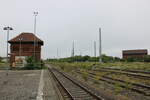 Das ehem. Stellwerk Am am Ende vom Bahnsteig 3, am 02.09.2023 in Arnstadt Hbf.