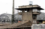 Sieht zwar aus wie ein Stellwerk, ist aber keins: der T-förmige Turm der Betriebsüberwachung im Hbf.