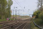 Das Stellwerk Sf und der G�terbahnhof, am 09.04.2026 in Dortmund-Scharnhorst.