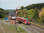 620 015 verl�sst als RB22 nach Trier den Bedarfshalt Lissendorf.