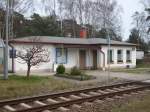 Zwischen dem Ostseebad Binz und Lietzow liegt der kleine Kreuzungsbahnhof Prora wo auch tglich Zugkreuzungen statt finden.Im dortigen Empfangsgebude sitzt der dortige Fahrdienstleiter und bedient