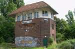 14.7.2007 Bernau West Turm, 1 Jahr nach Inbetriebnahme des Estw für die Fernbahn. Demnächst ist wohl auch die S-Bahn dran. Das EBA hat das  Unterbleiben einer Umweltverträglichkeitsprüfung für die Errichtung eines abgesetzten elektronischen Stellwerks im Abschnitt Röntgental, eines Gebäudes für die Kuppelstelle im Abschnitt Zepernick, der Rückbau der Stellwerke in Zepernick und Bernau  festgestellt. Damit ist wohl auch das Ende Bwt´s besiegelt.

http://www.eba.bund.de/DE/HauptNavi/Infrastruktur/Planfeststellung/Screening/BB/bb_node.html