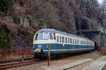 ET 456 406 hat am 12.01.1986 nach der Fahrt durchs Neckartal gerade den Heidelberg Karlstorbahnhof durchquert und fährt nun in den knapp 2.500 m langen Königsstuhltunnel zum Hbf. Heidelberg ein.
