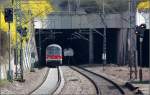 Ein ganz unspektakulärer Zug -

... der da aus dem Stuttgarter Pragtunnel kommt. 

06.04.2009 (M)