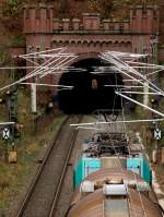 186 202 zieht einen Kesselzug die letzten Meter der Rampe von Aachen nach Belgien hoch um dann in den Gemmenicher Tunnel zu fahren.