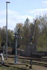 Kran und Wasserkran in Rheinsberg (Mark) am 01.05.2013 gegen 14:21 Uhr abgelichtet.
Beide gehren zu dem dortigen Eisenbahnmuseum.