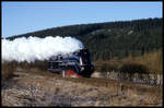 01 1102 ist hier an einem kalten Frühjahrstag solo bei Walldorf am 2.3.1996 um 8.55 Uhr in Richtung Eisenach unterwegs. 