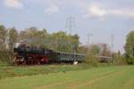 01 1075 der Stoom Stichting Nederland (SSN) mit einem Sonderzug von Rotterdam nach Bochum-Dahlhausen in Oberhausen-Sterkrade am 16.04.2011