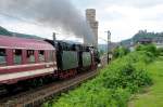 Nachschu auf 01 1066, kurz bevor sie die ehemalige Stadtbefestigung von Oberwesel mit ihrem Sonderzug der Eisenbahnfreunde  OnWheels  befhrt.