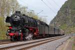 01 1066 zwei Blcke hinter 38 2267 nach einem Betriebshalt in Bad Hnnigen (Wasser fassen) bei Hammerstein am 28.04.2012