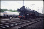 011100 fährt hier mit einem Sonderzug aus Richtung Rheine kommend am 21.5.1995 in Bad Bentheim ein.