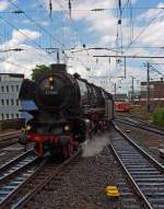 Die Dreizylinder-Schnellzuglokomotiven 01 1066 ex DB 012 066-7 der UEF am 07.07.2012 mit einem Sonderzug bei der Einfahrt in den Hbf Köln.