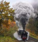 Nochmals die 01 1066 im vollen Einsatz auf der Schiefen Ebene unterhalb Marktschorgast am 05.11.2016.  Hoffentlich führt man eine HU an der Lok durch.
Bilderdiebstahl wird rechtlich verfolgt!