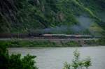 Mit 13 (!) Schnellzugwagen die herrliche Rheinstrecke, vorbei an der Loreley, bis nach Bacharach: 01 1066 und ihr Sonderzug von Haltern am See bis in das traumhafte Bacharach. (16.05.09).