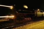 Zauber  der Nacht!
012 100-4 (auf dem Bild noch ohne Computernummer) fhrt um 01:05Uhr  im August 2001 aus dem Bahnhof Diepholz aus(Strecke Bremen-Osnabrck ,eine alte Stammstrecke der Lok).
Belichtungszeit eine halbe Minute ,Agfa CT 200 ASA Diafilm.
