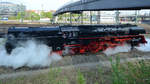 Die Dampflokomotive 01 0509-8 macht ordentlich Dampf in Dresden.