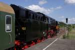 01 0509 der PRESS mit einem Sonderzug nach Wernigerode und Bad Harzburg am 09.06.2012 beim Zwischenstopp wegen einer Zugberholung im Bahnhof Sandersleben.