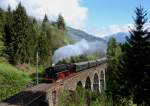 01 1533 mit einem Sonderzug am 04.05.2013 am Hundsdorfer-Viadukt zwischen Bad Hofgastein und Angertal.