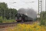 Rege unterwegs ist derzeit 011533. Am 5.7.2014 führte sie einen Sonderzug von Westfalendampf nach Hamburg, der hier bei der Durchfahrt in Hasbergen allerdings bereits 80 Minuten Verspätung hatte.