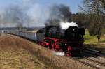 Die Dampflok 001 180-9 der Ulmer Eisenbahnfreunde e.V. ( UEF ) mit den Sonderzug Stuttgart-Salzburg am 19.03.16 in der nähe von Grabenstätt.