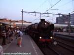 01 1075 in Utrecht.
Heimwrts geht es nach einem Besuch des Eisenbahnmuseum Bochum Dahlhausen. (ab Emmerich berigens mit Diesellok wegen Waldbrandgefahr) 28. Mai 2007
