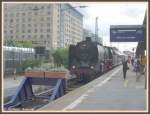 01 118 der Historischen Eisenbahn Frankfurt am Main e. V. kam am 20.06.2008 mit einem Sonderzug am Gleis 1a im Hauptbahnhof Frankfurt am Main an. Trotz des nur kurzen Aufenthaltes bis zum Abkuppeln der Wagen und der Ausfahrt der Lok als LZ zeigten die Reisenden ihr die gebhrende Aufmerksamkeit, eine Dampflok im Hauptbahnhof sieht man ja auch nicht jeden Tag.