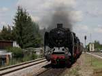 Die 01 118 und die 01 1066 mit dem Sonderzug (Augsburg Runde) bei der Durchfahrt in Bobingen. (26.07.2009)