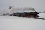 Hier der Grund meiner Reise in die Region Fribourg: Meine absolute Lieblingslok, die Pacific 01 202. Sie war am 13.2.10 mit dem Nostalgie Rhein Express nach Bulle unterwegs. Das Bild entstand kurz vor Cressier.