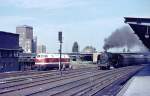 01 2029-5 Berlin Warschauer Str. Juli 1976, daneben eine 118. Habe da gern Aufnahmen gemacht, immer mit dem Nervenkitzel dass nicht gerade eine S-Bahn dazwschenfhrt