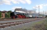 Zwei Bilder hab ich noch vom Dampflokfest Meiningen am 01.09.2012. Einmal dieses hier, welches 01 118 bei der Abfahrt mit ihrem Sonderzug nach Frankfurt zeigt. Am Zugschluss hing noch die 271 027 der Frankfurter Hafenbahn.