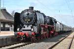 01 118 der Historischen Eisenbahn Franfurt machte sich am 14.04.2013 mit einem Sonderzug von Frankfurt Sd nach Gieen ber Bad Nauheim auf den Weg. Hier bi der Rckahrt aufgnommen in Bad Nauheim wo eine lnere Pause stadt fand.