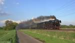 01 1066 mit einem Sonderzug von Hamburg nach Menden zwischen Ottersberg (Han) und Sagehorn am 09.05.2013. Anlass der Fahrt war der 824. Hafengeburtstag der Sonderfahrt.