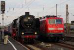 Begegnung zweier doch sehr ungleicher Loks, am Abend des 06.09.2014 im Hauptbahnhof Schweinfurt.