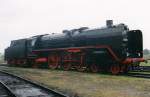 Bilder aus dem Schuhkarton auf bestem ORWO-Color. Die älteste erhaltene Dampflokomotive der Baureihe 01 ist die 01 005. Hier ist sie im Herbst 2001 zum Eisenbahnfest im Traditions-Bw Staßfurt zu sehen. 