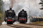 01 2118-6 und 95 1027, 16.04.2016, Dampfloktreffen 2016, Parallelfahrt auf der Tharandter Rampe mit Güterzug (War ein Genuß!)