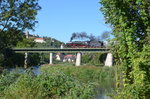 01 2066-7 des BEM Nördlingen mit einem Foto-Schnellzug bei Harburg auf dem Weg nach Donauwörth.