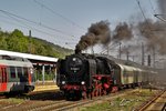 Die Dampflokomotive 01 2066-7 verlässt mit einem Sonderzug den Bahnhof Eisenach.Bild vom 15.9.2016