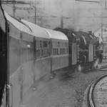 Die beiden Dampflokomotiven 03 2155-4 und 03 1010 ziehen einen Sonderzug ins Tschechische Děčín.