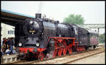 Bahnhofsfest am 26.6.1993 in Sinsheim: Die unter Dampf stehende 03001 ist eingetroffen.