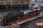 Die Dampflokomotive 03 2155-4 auf der Drehscheibe des Eisenbahnmuseums in Dresden.