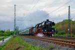 03 1010 mit Sonderzug in Unkel, April 2019.