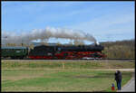 DAMPFWOLKEN rund um SAALFELD: Vom 27.03.2026 bis 06.04.2026 war Wedler & Franz Logistik wieder mit ihrer Dampflok 03 2155-4 in Thüringen unterwegs. Alle Fahrten starteten in Saalfeld/Saale. Hier ist WFL 03 2155-4 am 28.03.2026 bei Maua im Saaletal zu sehen.