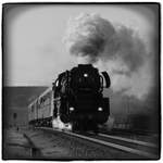 DAMPFWOLKEN rund um SAALFELD: Vom 27.03.2026 bis 06.04.2026 war Wedler & Franz Logistik wieder mit ihrer Dampflok 03 2155-4 in Thüringen unterwegs. Alle Fahrten starteten in Saalfeld/Saale. Hier ist WFL 03 2155-4 am 27.03.2026 bei Mellingen/Thüringen auf der Holzlandbahn unterwegs.