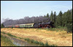 032204 ist hier am 10.7.1994 mit einem Sonderzug zum OHE Fest in Celle bei Großmoor unterwegs.