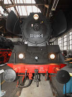 Die Dampflokomotive 03 0090-5 erblickte 1940 bei Kraus-Maffai als 03 1090 das Licht der Welt.