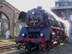 BR 03 1010-2 am 26.08.07 unter dem Kohle-Hochbunker des schsischen Eisenbahnmuseum Chemnitz-Hilbersdorf. (Heizhausfest)