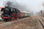 03 2155-4 der IG Damplok Nossen mit dem DPE 75938, von Nossen nach Greiz, hier bei der Durchfahrt in Zwickau Plbitz. 31.03.2013